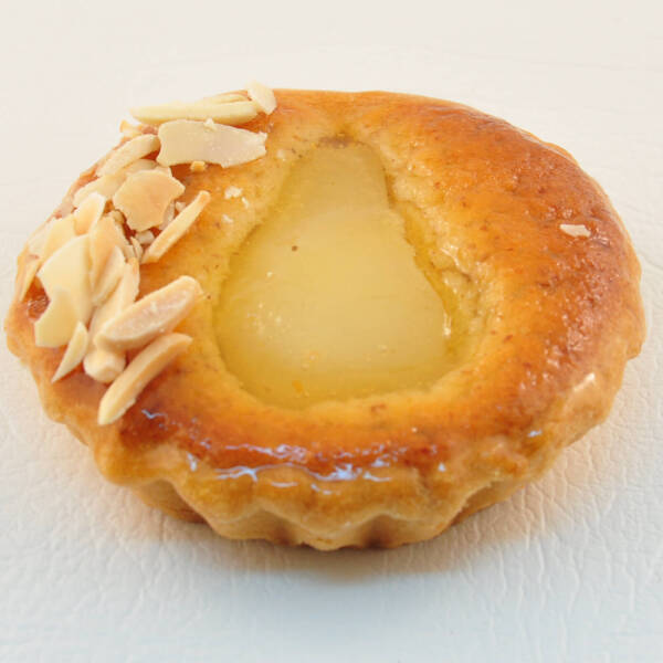 Individual pear and almond flan
