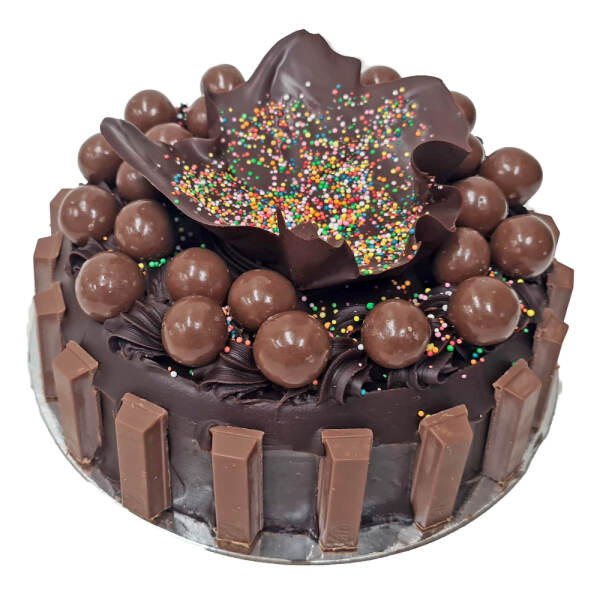 Chocolate Kit Kat Cake